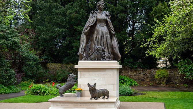 Statue of the late Queen Elizabeth II - Gallery 8